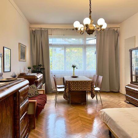 Apartment Sedlcanska - You Will Save Money Here - Equipped With Antique Furniture Prága Kültér fotó