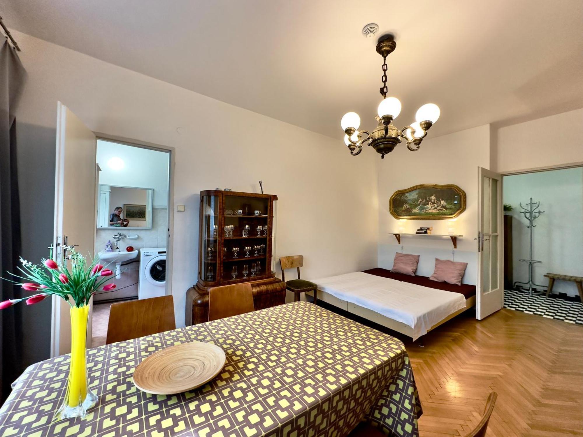 Apartment Sedlcanska - You Will Save Money Here - Equipped With Antique Furniture Prága Kültér fotó