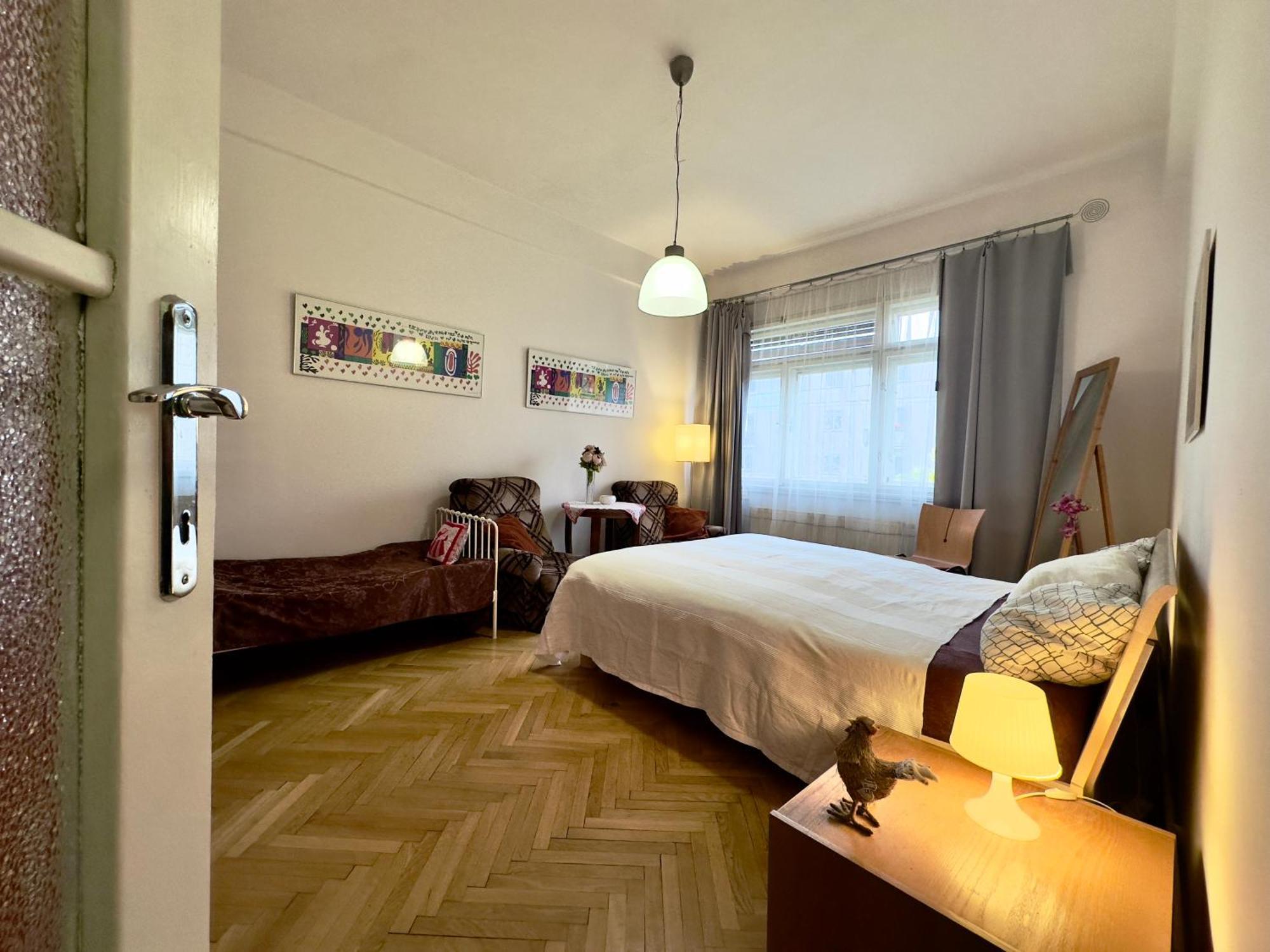 Apartment Sedlcanska - You Will Save Money Here - Equipped With Antique Furniture Prága Kültér fotó
