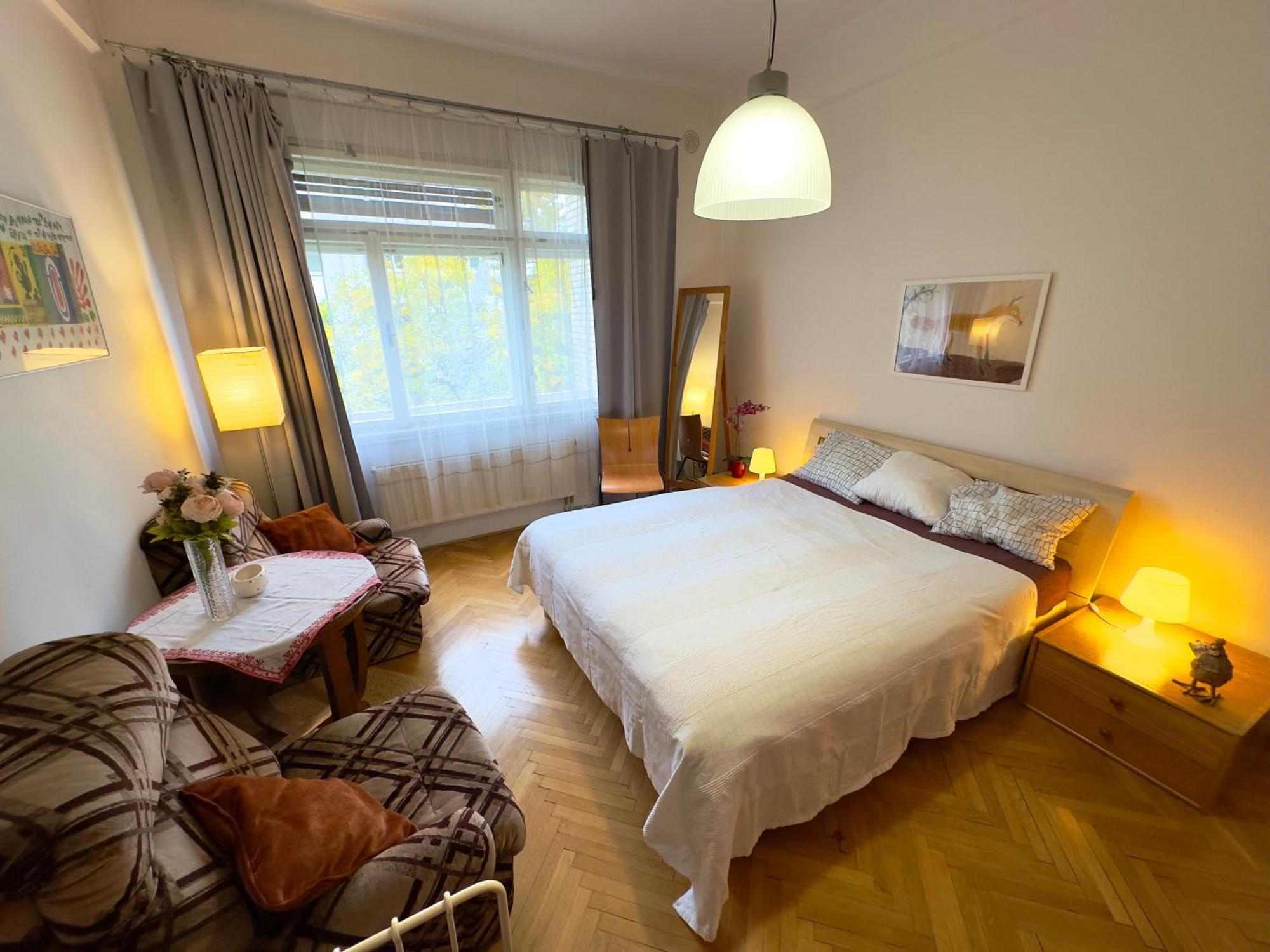 Apartment Sedlcanska - You Will Save Money Here - Equipped With Antique Furniture Prága Kültér fotó
